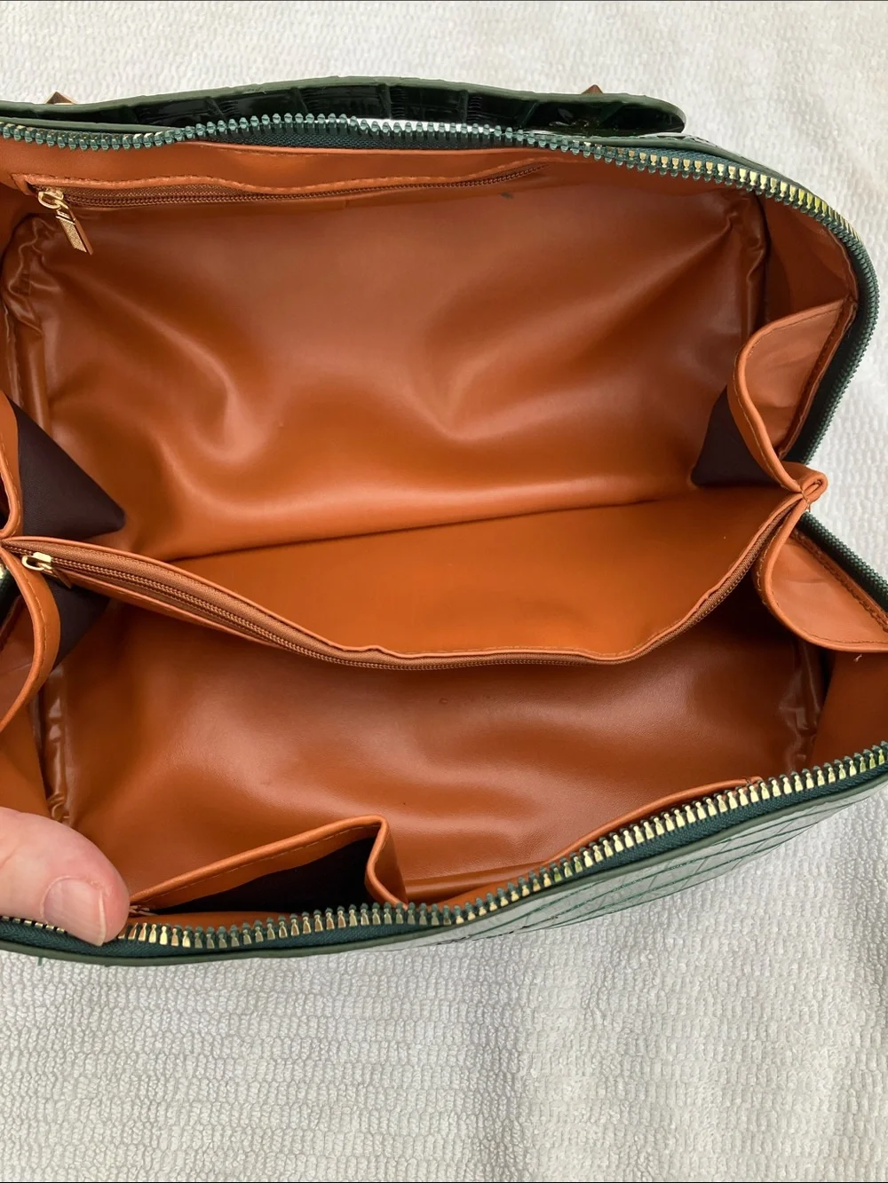 NWOT Cymbiotika Forest Green Croc Embossed Cosmetic Toiletry Travel case